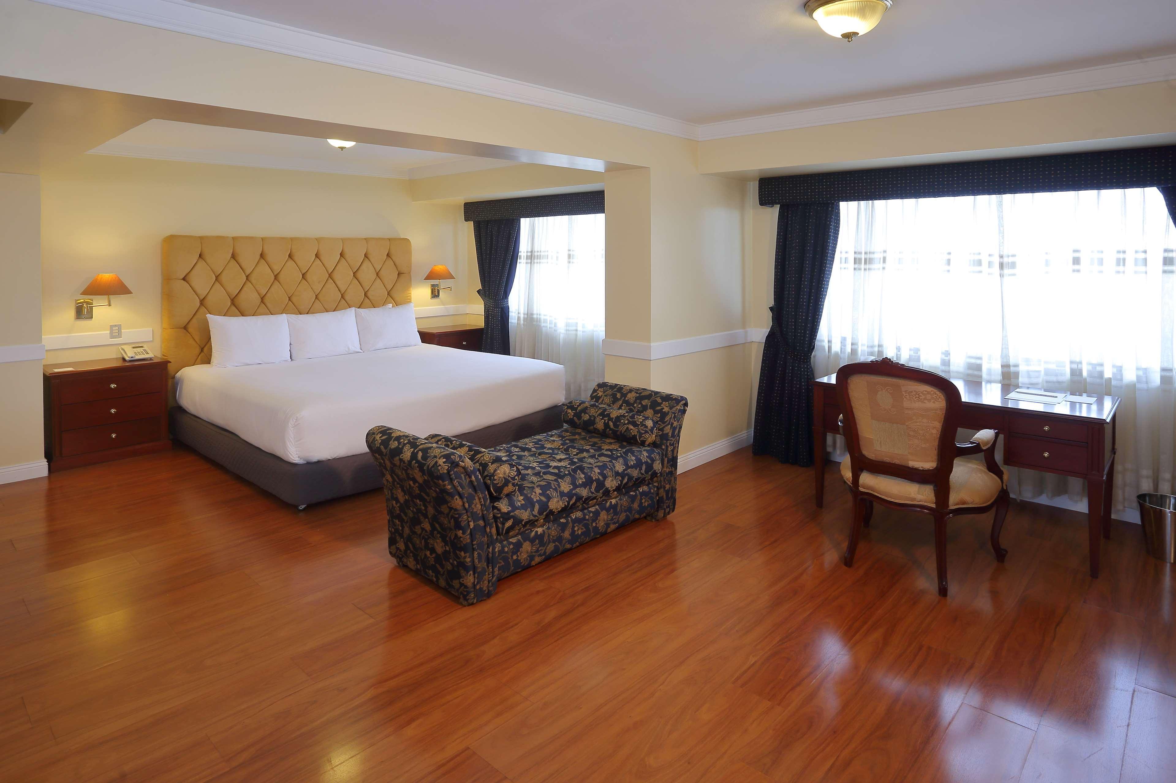 Radisson Hotel Plaza Del Bosque Lima Exteriér fotografie